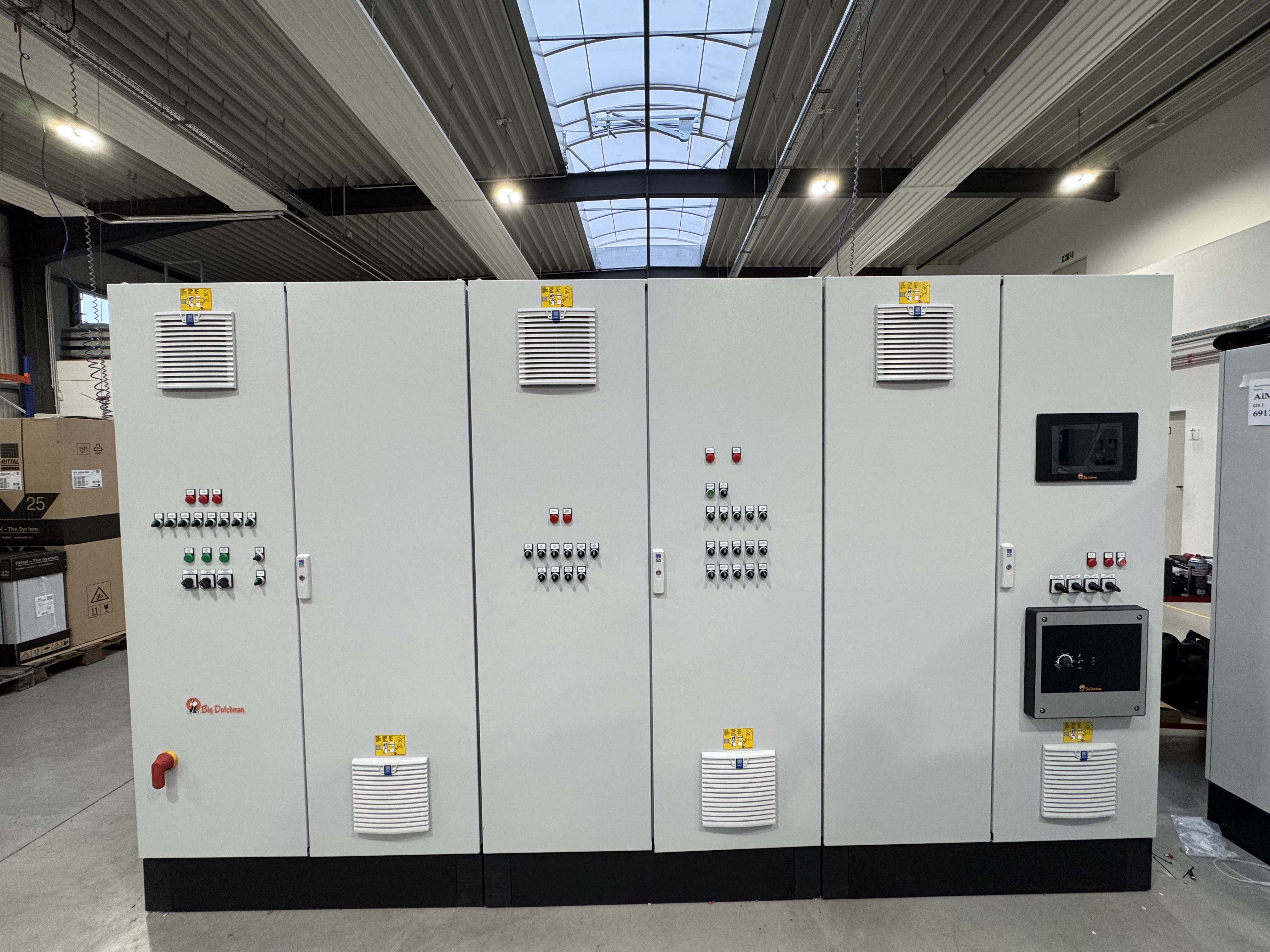 Control cabinet layer house - UV600 5r6t